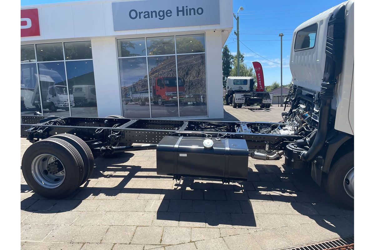 2025 Hino 300 Series 921 4400 WIDE XJC740R MY20 REAR WHEEL DRIVE