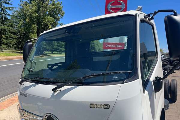 2025 Hino 300 Series 921 4400 WIDE XJC740R MY20 REAR WHEEL DRIVE