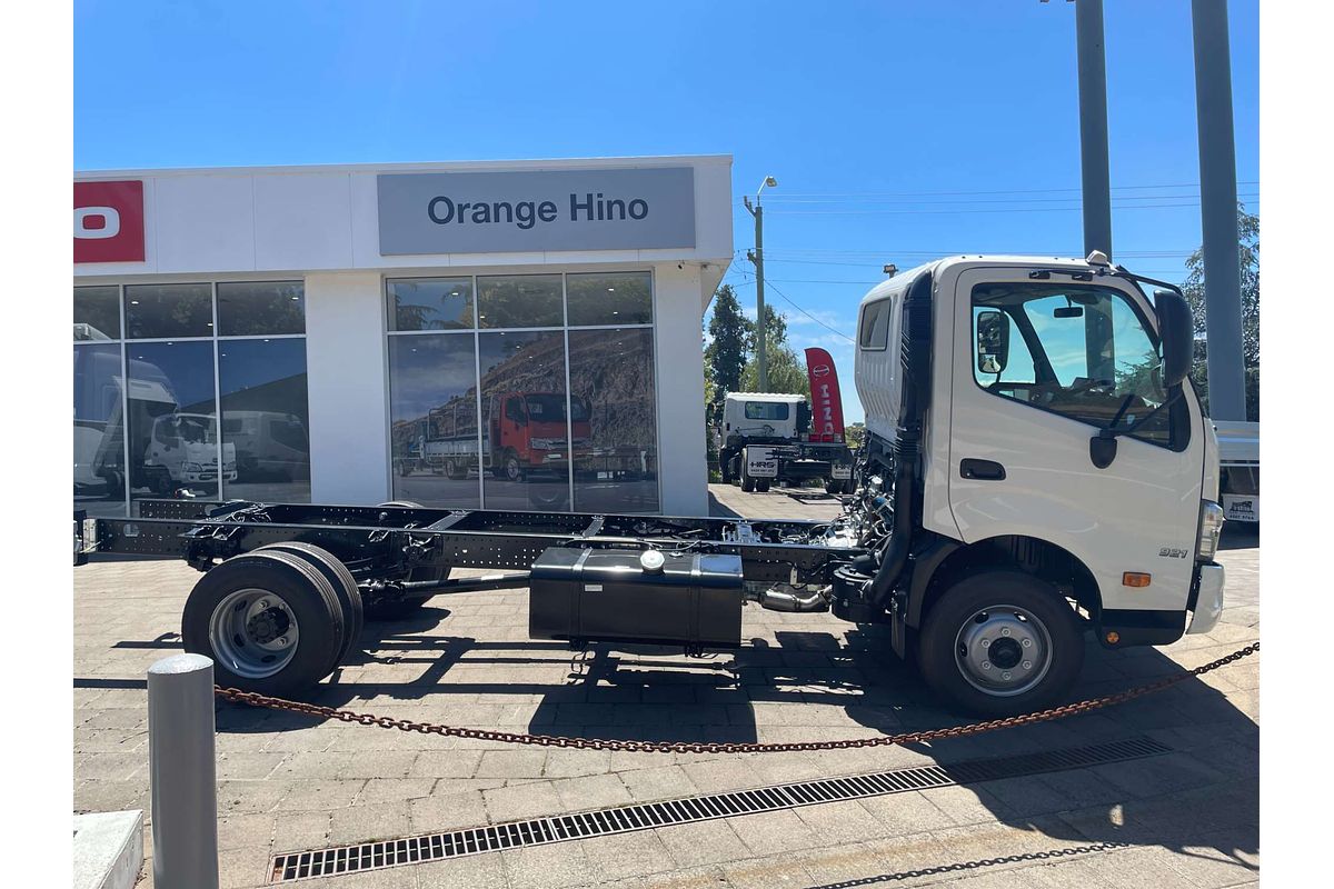 2025 Hino 300 Series 921 4400 WIDE XJC740R MY20 REAR WHEEL DRIVE