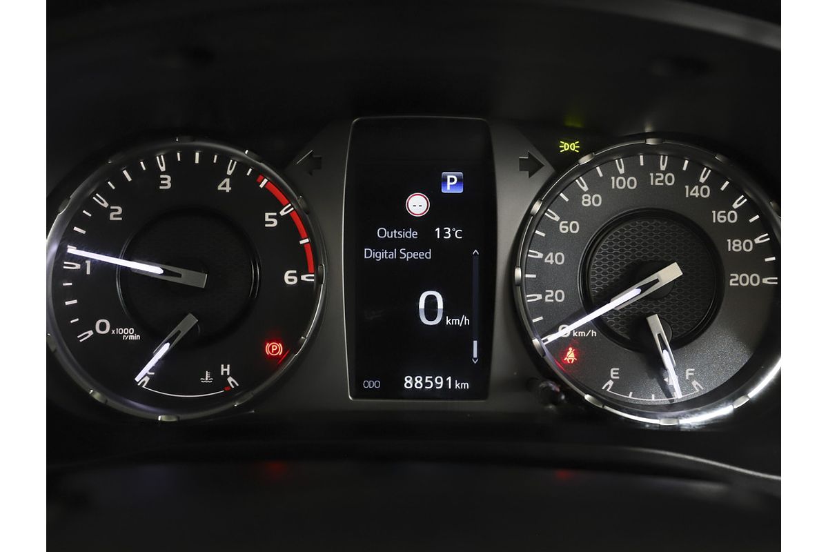 Hilux 4x4 SR 2.8L T Diesel Automatic Double Cab C/C
