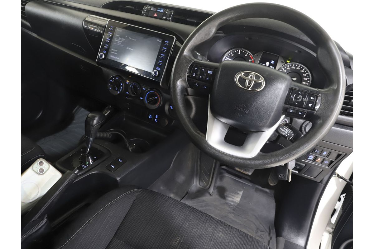 Hilux 4x4 SR 2.8L T Diesel Automatic Double Cab C/C