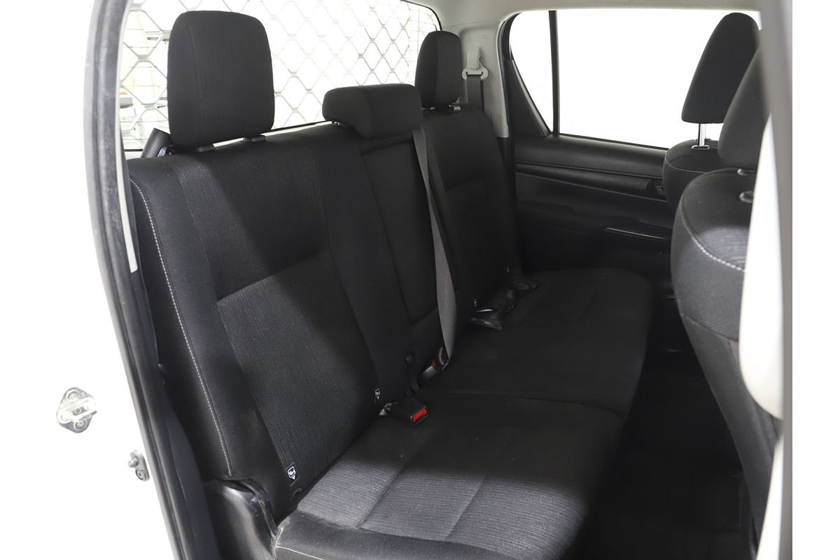 Hilux 4x4 SR 2.8L T Diesel Automatic Double Cab C/C