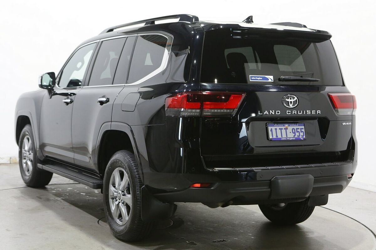 2022 Toyota Landcruiser Sahara FJA300R
