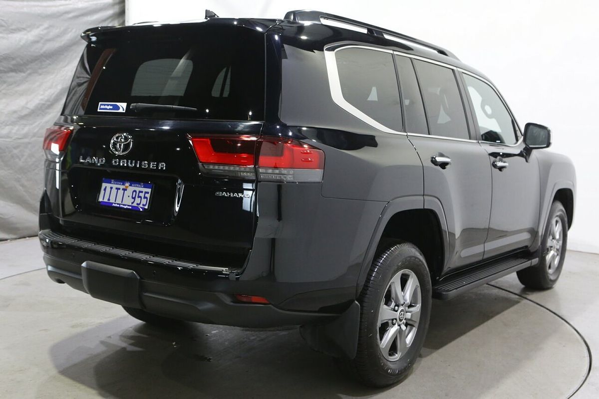 2022 Toyota Landcruiser Sahara FJA300R