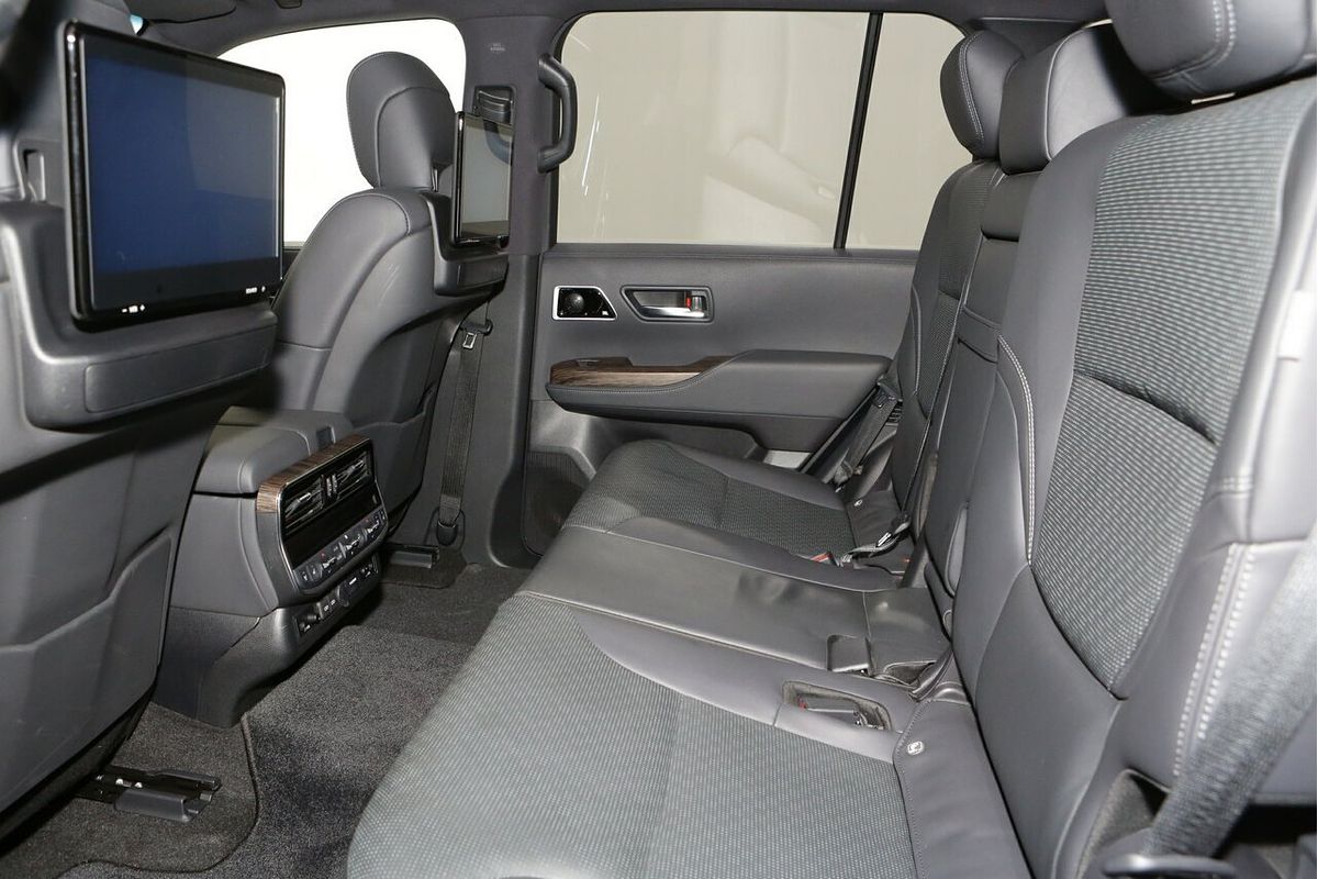 2022 Toyota Landcruiser Sahara FJA300R