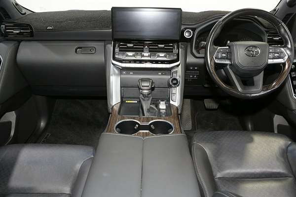2022 Toyota Landcruiser Sahara FJA300R
