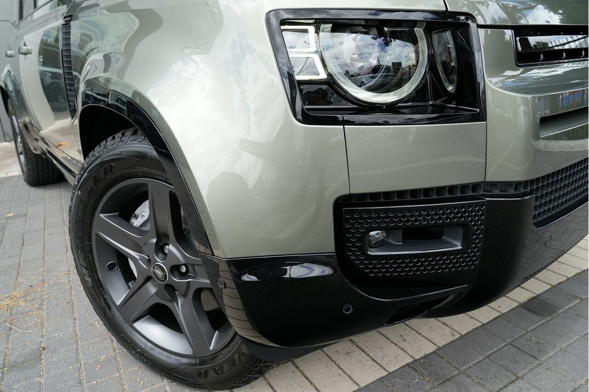 2025 Land Rover Defender 130 P400 X-Dynamic SE L663