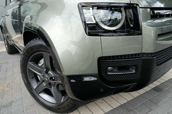 2025 Land Rover Defender 130 P400 X-Dynamic SE L663