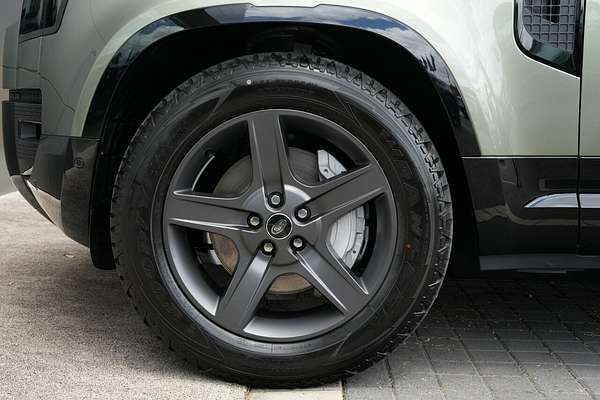 2025 Land Rover Defender 130 P400 X-Dynamic SE L663