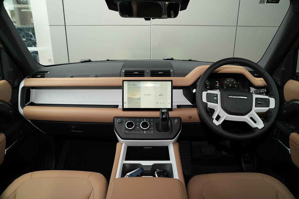 2025 Land Rover Defender 130 P400 X-Dynamic SE L663
