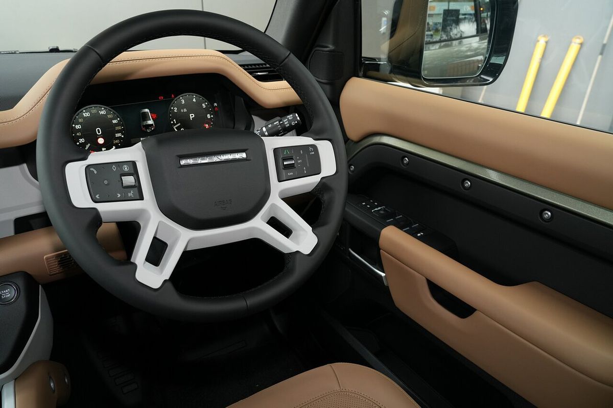 2025 Land Rover Defender 130 P400 X-Dynamic SE L663