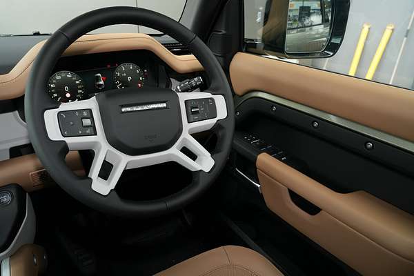 2025 Land Rover Defender 130 P400 X-Dynamic SE L663