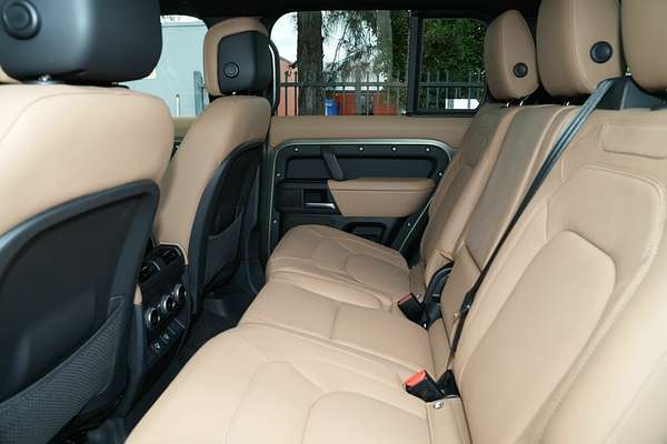 2025 Land Rover Defender 130 P400 X-Dynamic SE L663