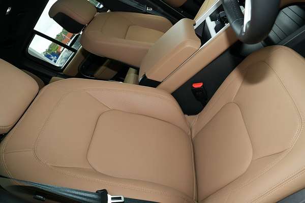 2025 Land Rover Defender 130 P400 X-Dynamic SE L663