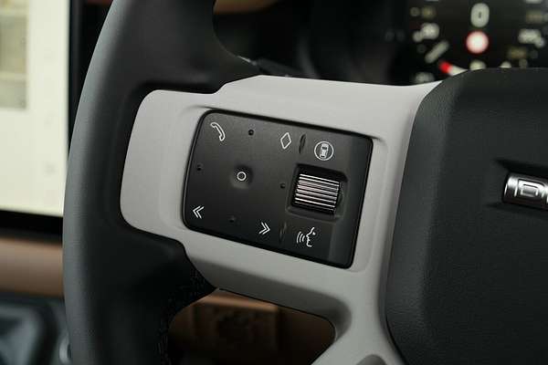 2025 Land Rover Defender 130 P400 X-Dynamic SE L663
