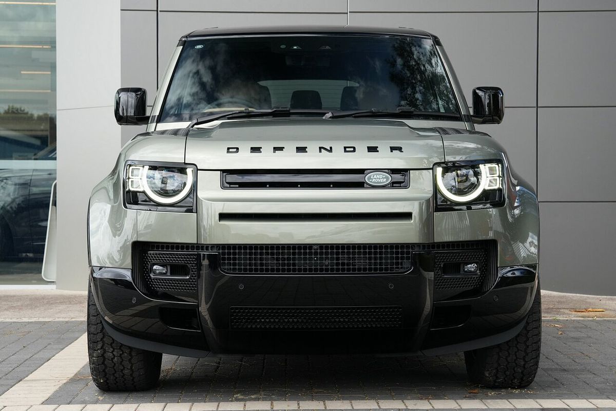 2025 Land Rover Defender 130 P400 X-Dynamic SE L663
