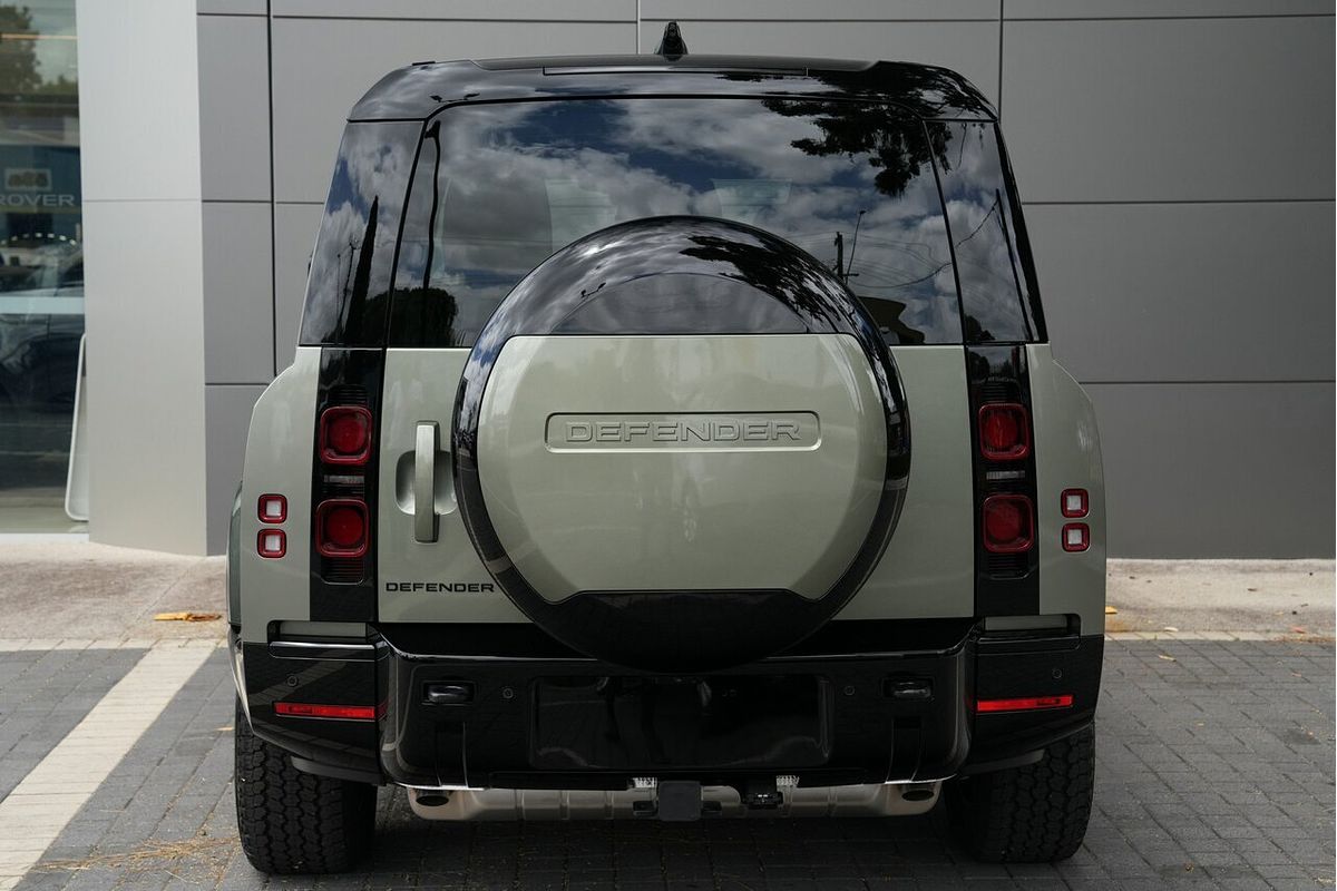2025 Land Rover Defender 130 P400 X-Dynamic SE L663