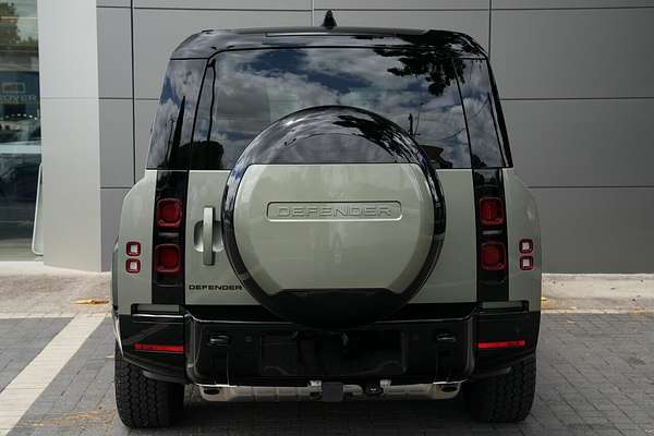 2025 Land Rover Defender 130 P400 X-Dynamic SE L663