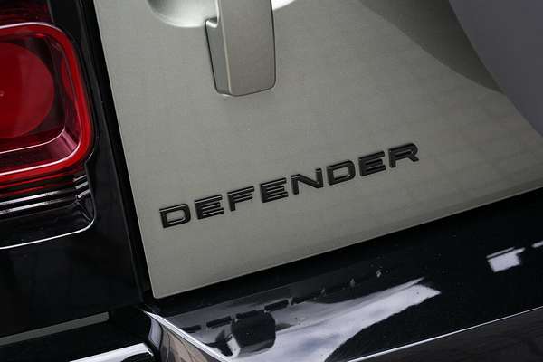 2025 Land Rover Defender 130 P400 X-Dynamic SE L663