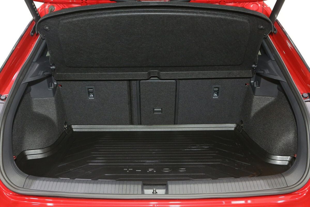 2024 Volkswagen T-Roc 140TSI R-Line D11