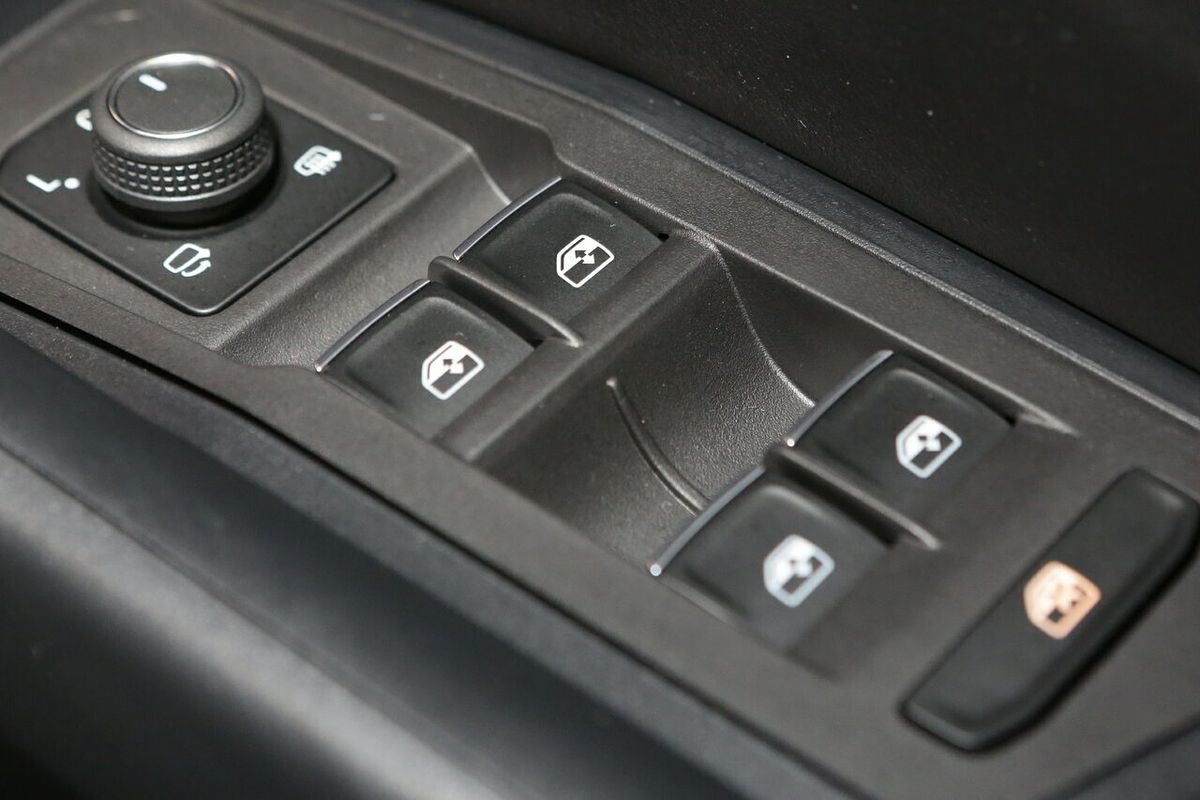 2024 Volkswagen T-Roc 140TSI R-Line D11