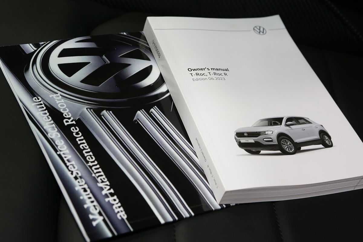 2024 Volkswagen T-Roc 140TSI R-Line D11