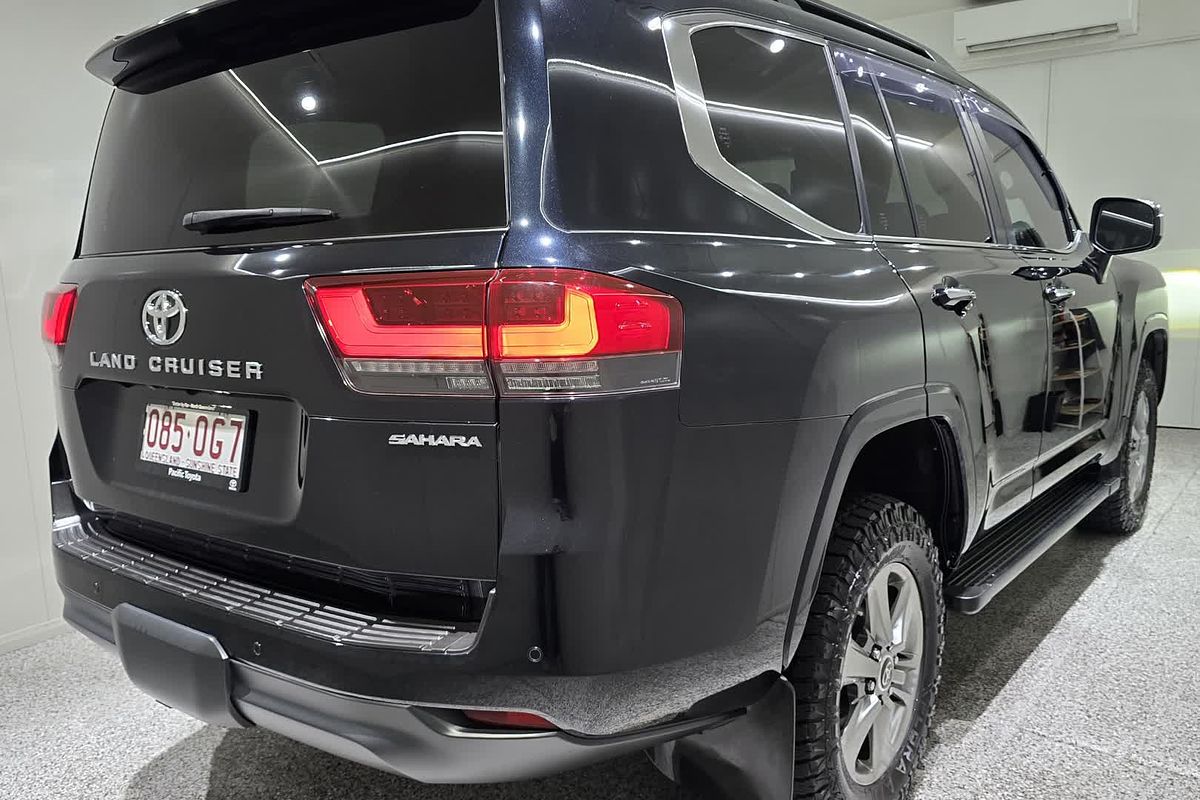 2022 Toyota Landcruiser Sahara FJA300R