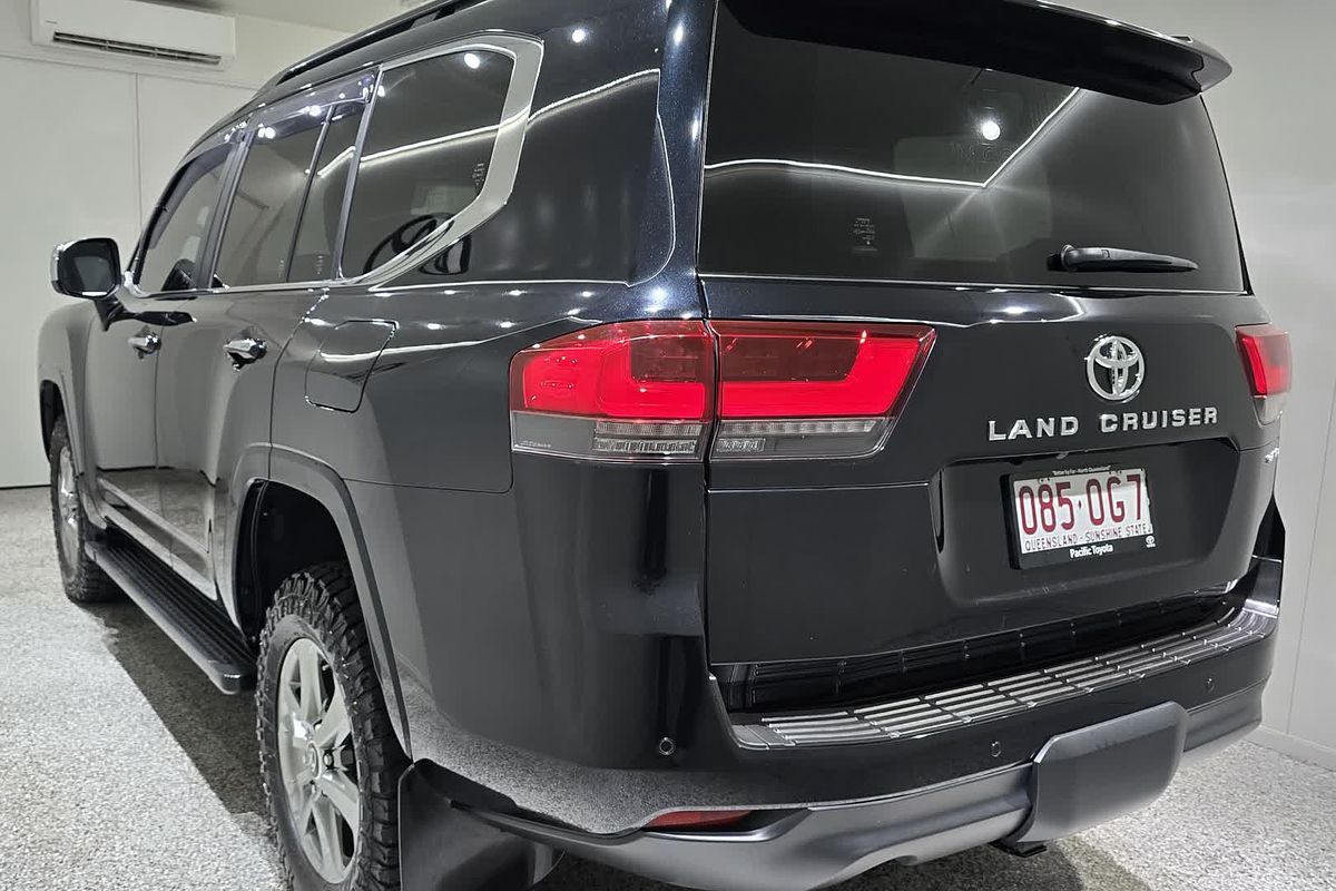 2022 Toyota Landcruiser Sahara FJA300R