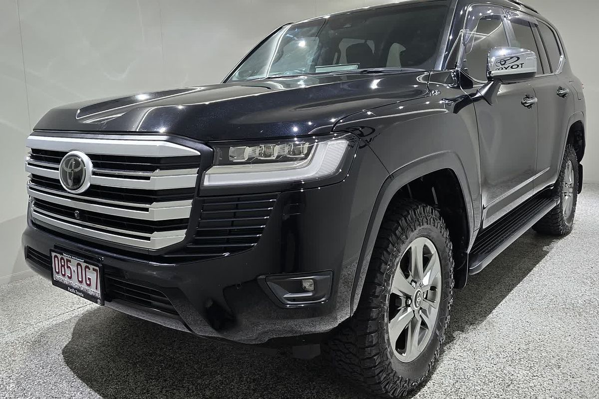 2022 Toyota Landcruiser Sahara FJA300R