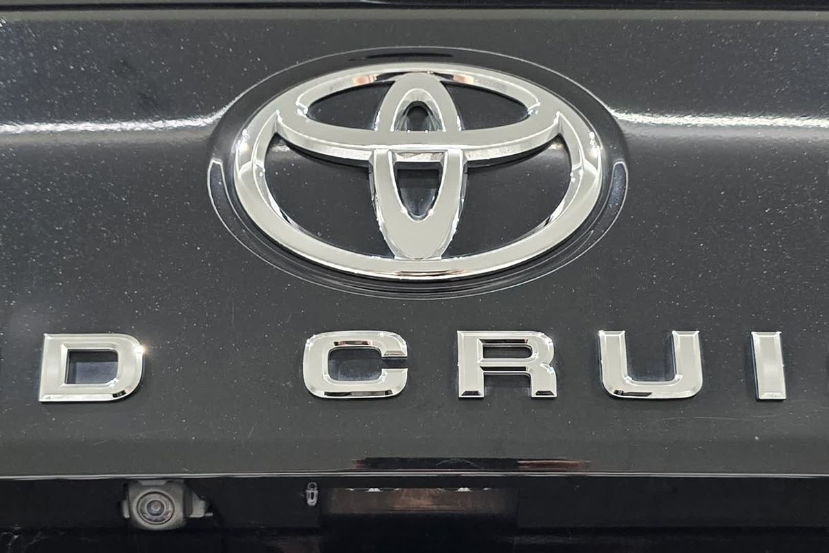 2022 Toyota Landcruiser Sahara FJA300R