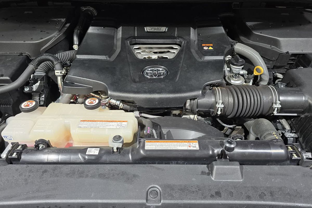 2022 Toyota Landcruiser Sahara FJA300R