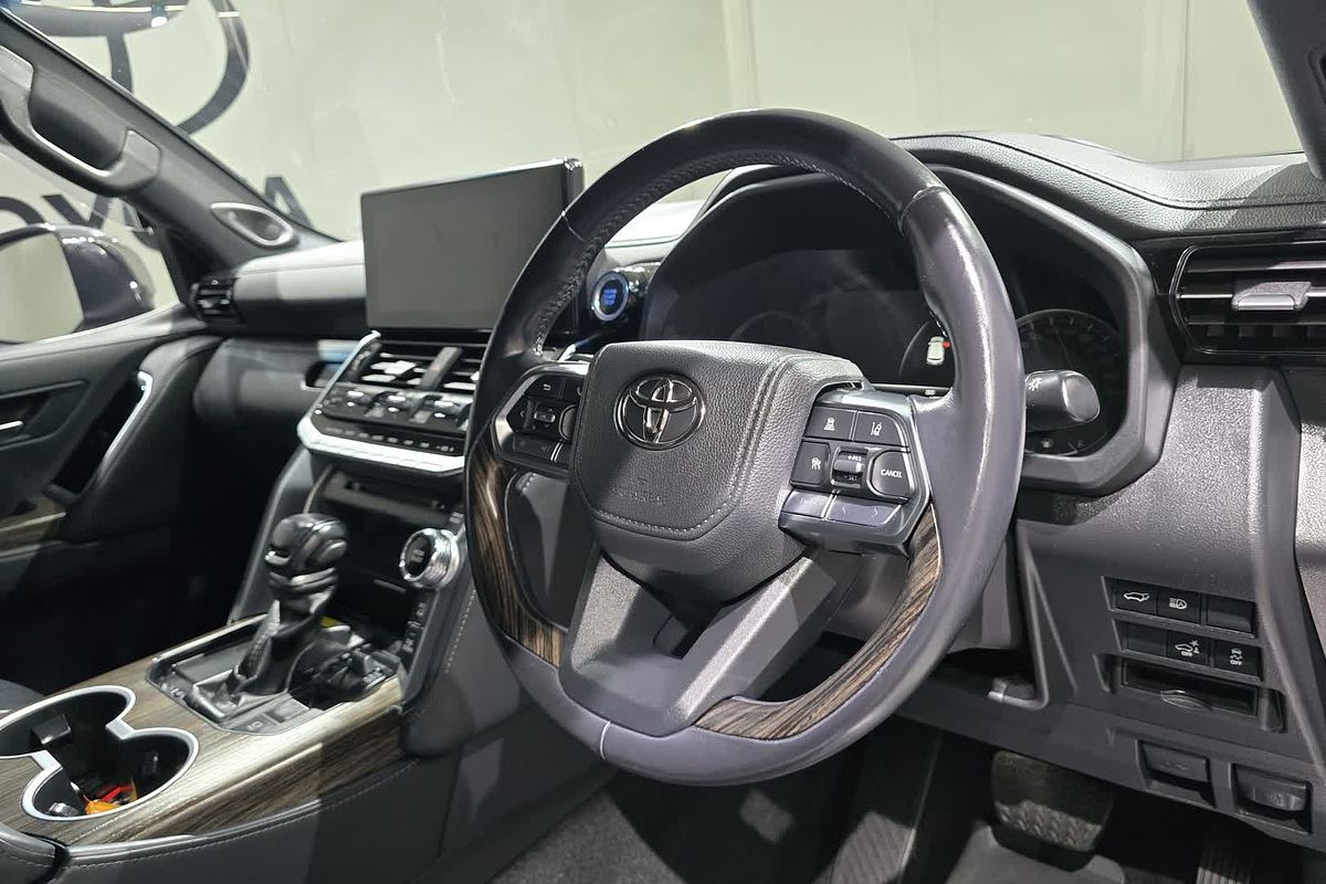 2022 Toyota Landcruiser Sahara FJA300R