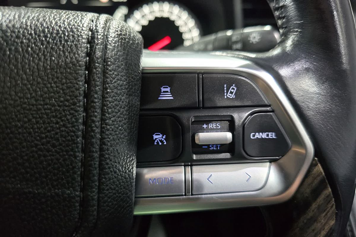 2022 Toyota Landcruiser Sahara FJA300R