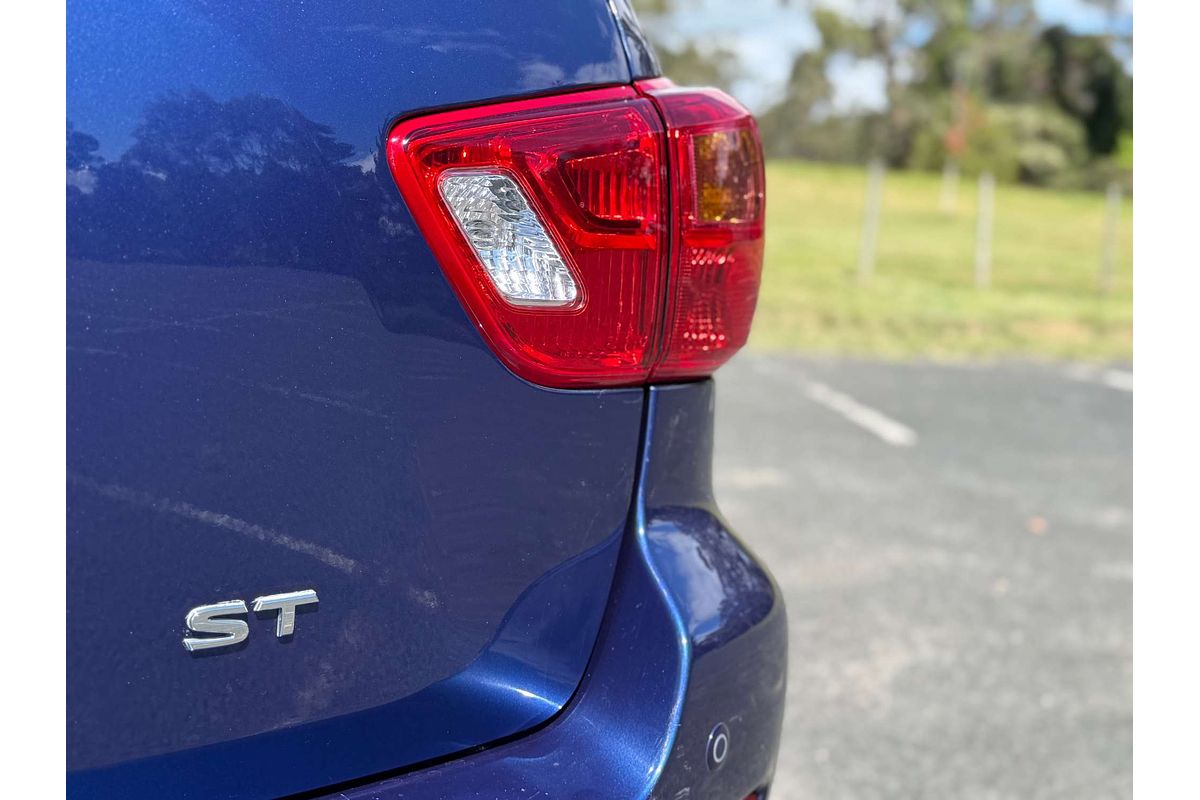 2017 Nissan Pathfinder ST R52 Series II