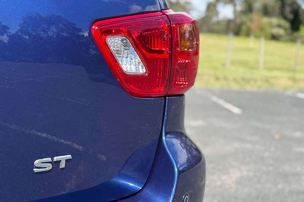 2017 Nissan Pathfinder ST R52 Series II