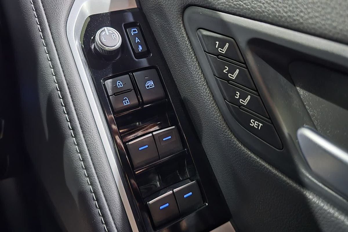 2022 Toyota Landcruiser Sahara FJA300R