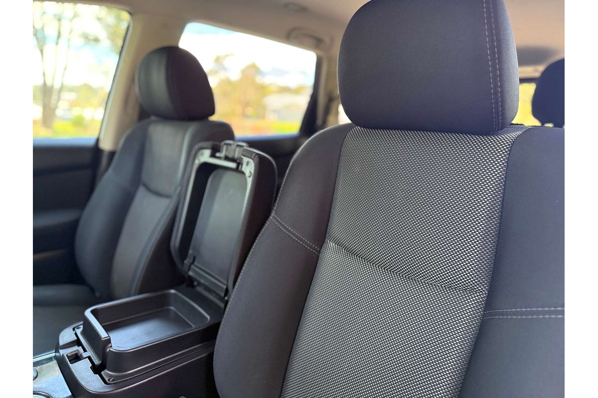 2017 Nissan Pathfinder ST R52 Series II