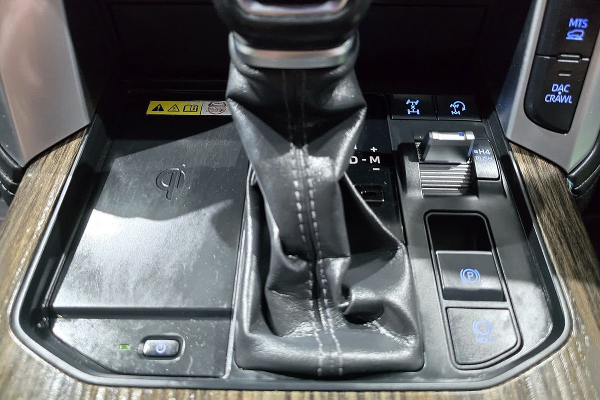 2022 Toyota Landcruiser Sahara FJA300R