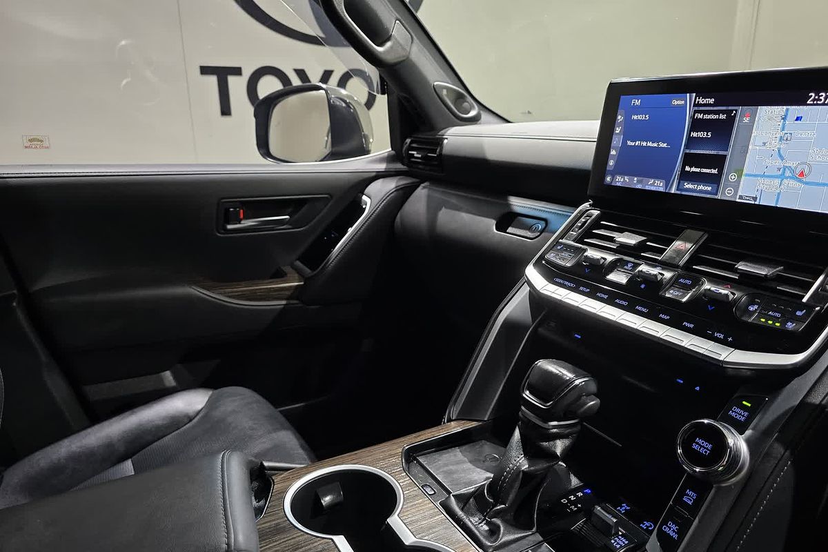 2022 Toyota Landcruiser Sahara FJA300R