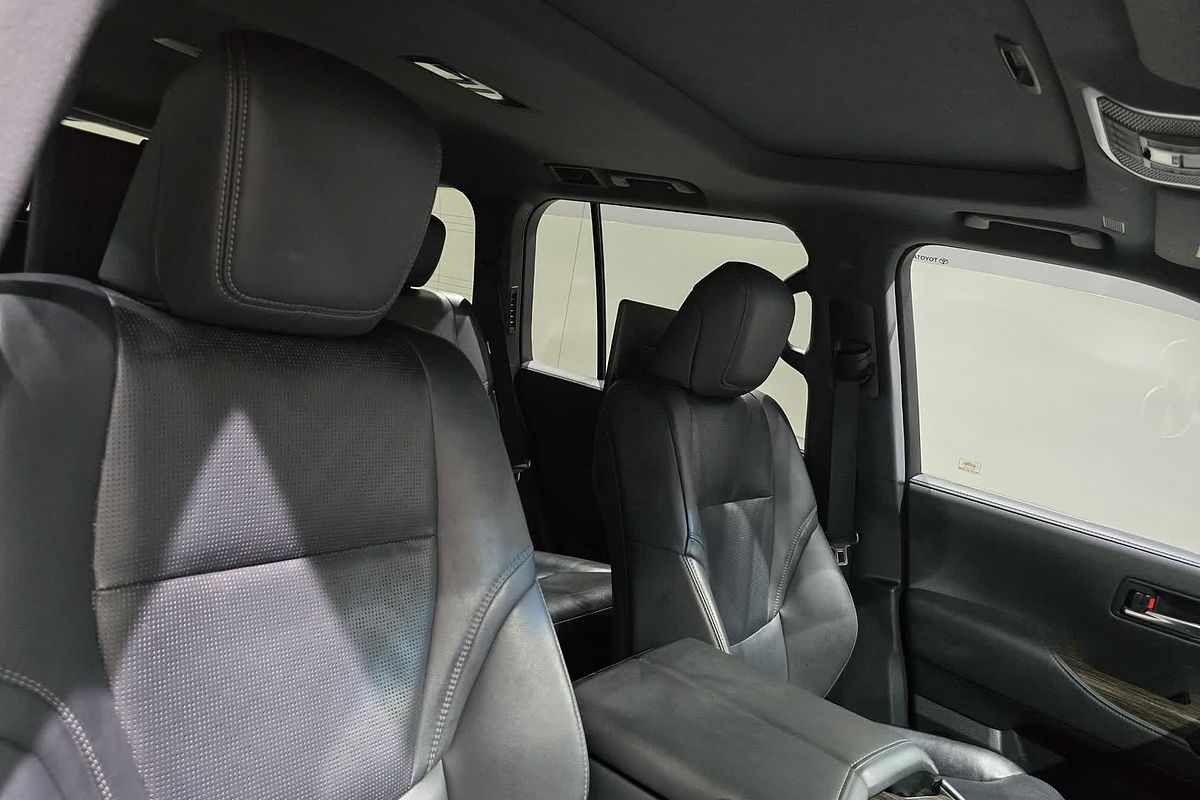 2022 Toyota Landcruiser Sahara FJA300R