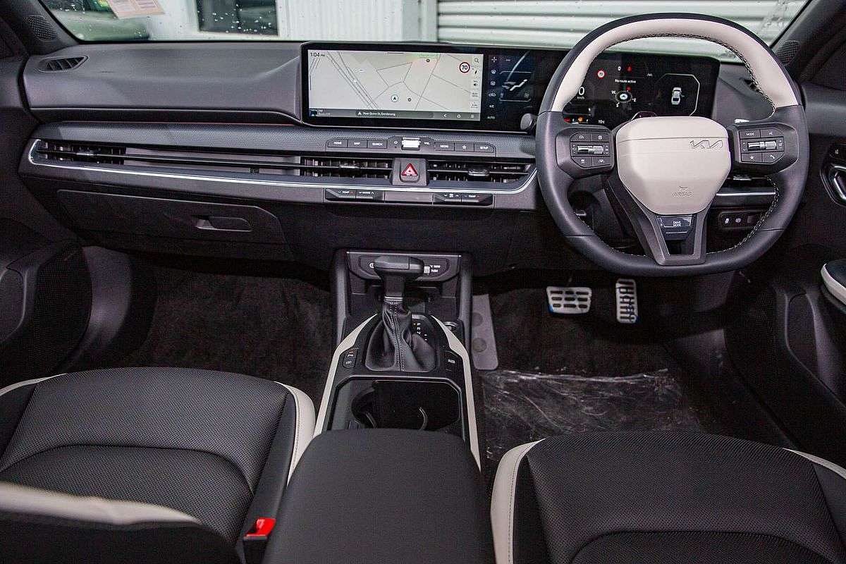 2025 Kia K4 GT-Line CL4m