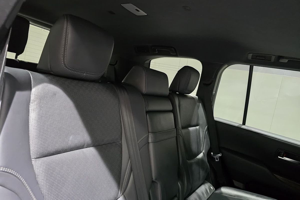 2022 Toyota Landcruiser Sahara FJA300R