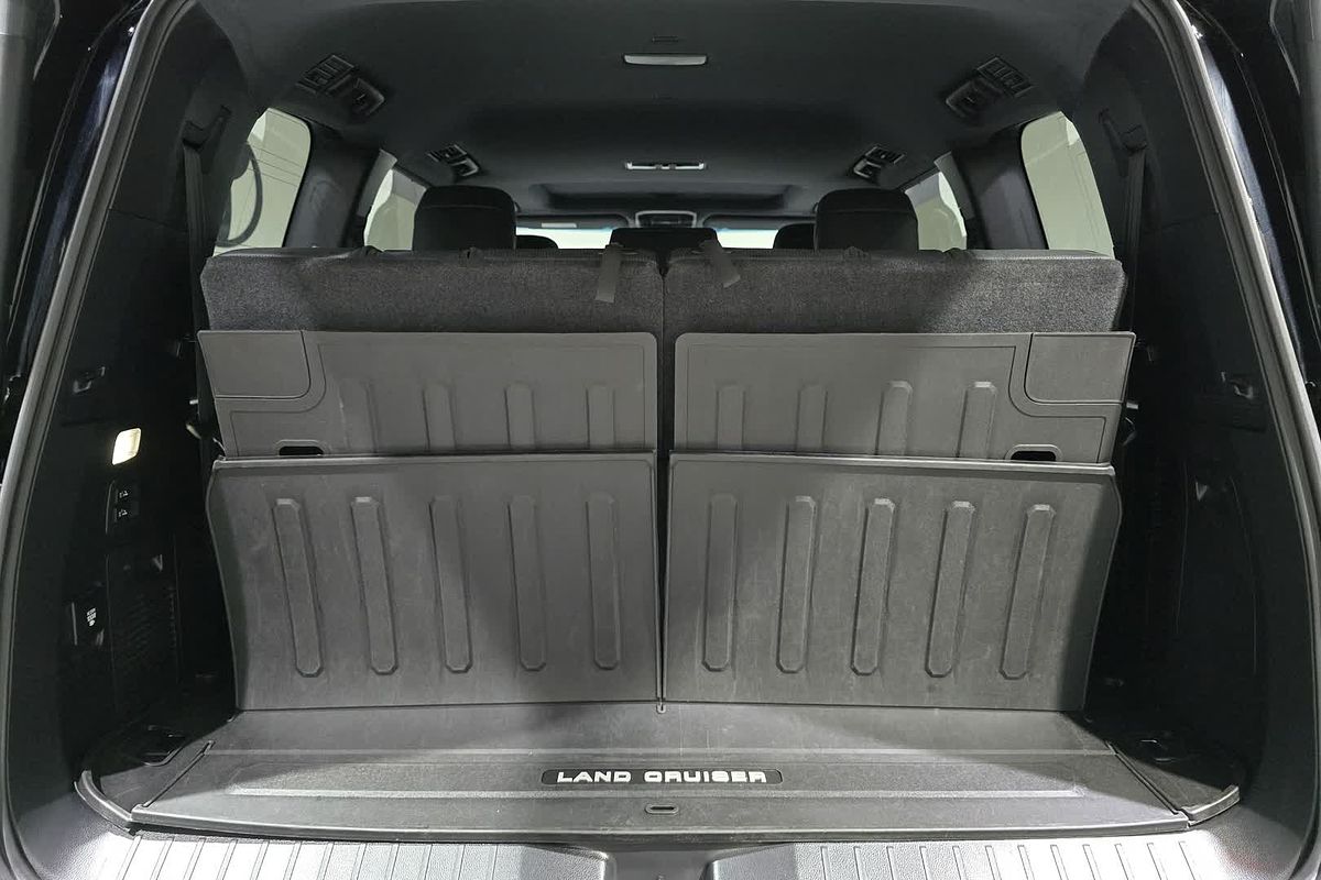 2022 Toyota Landcruiser Sahara FJA300R