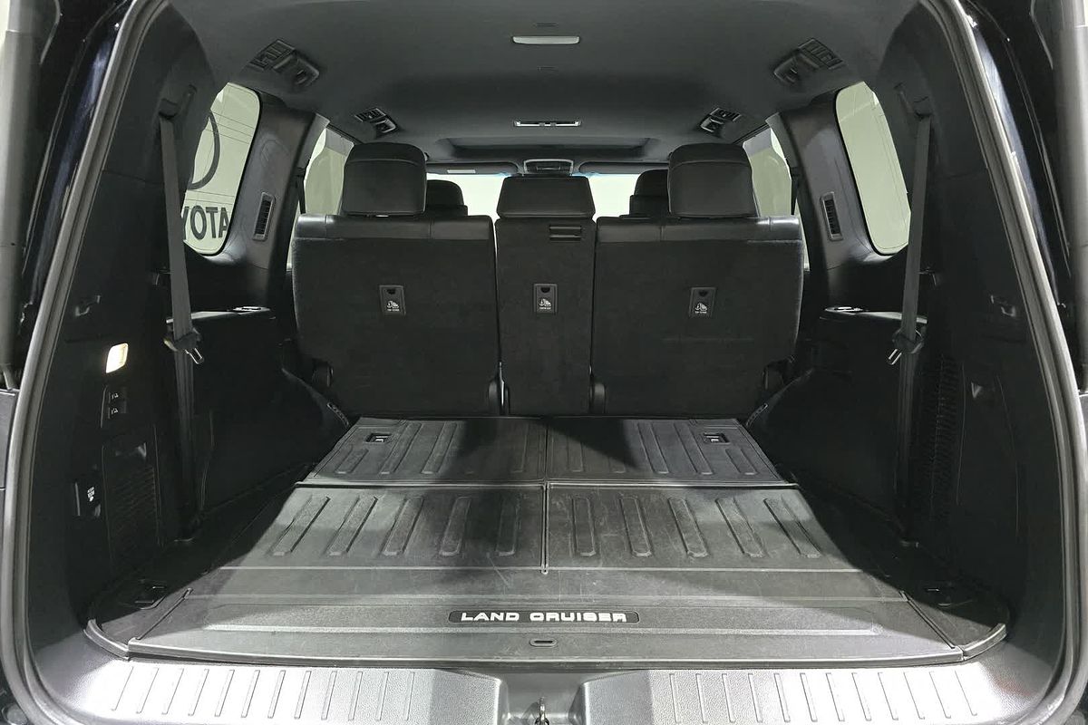 2022 Toyota Landcruiser Sahara FJA300R