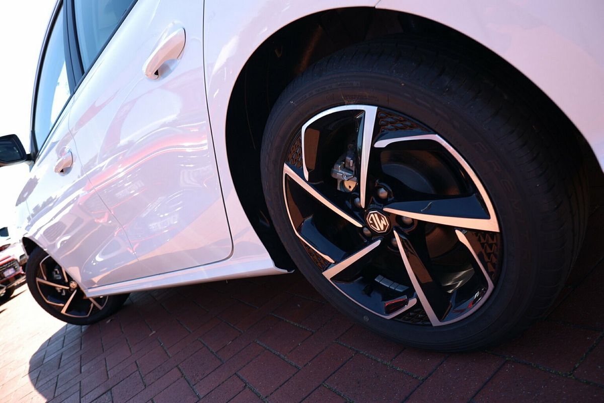 2024 MG MG5 Essence