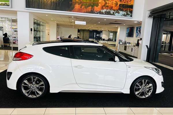 2015 Hyundai Veloster SR Turbo + FS4 Series II