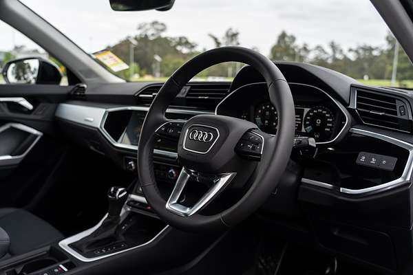 2025 Audi Q3 35 TFSI S line F3