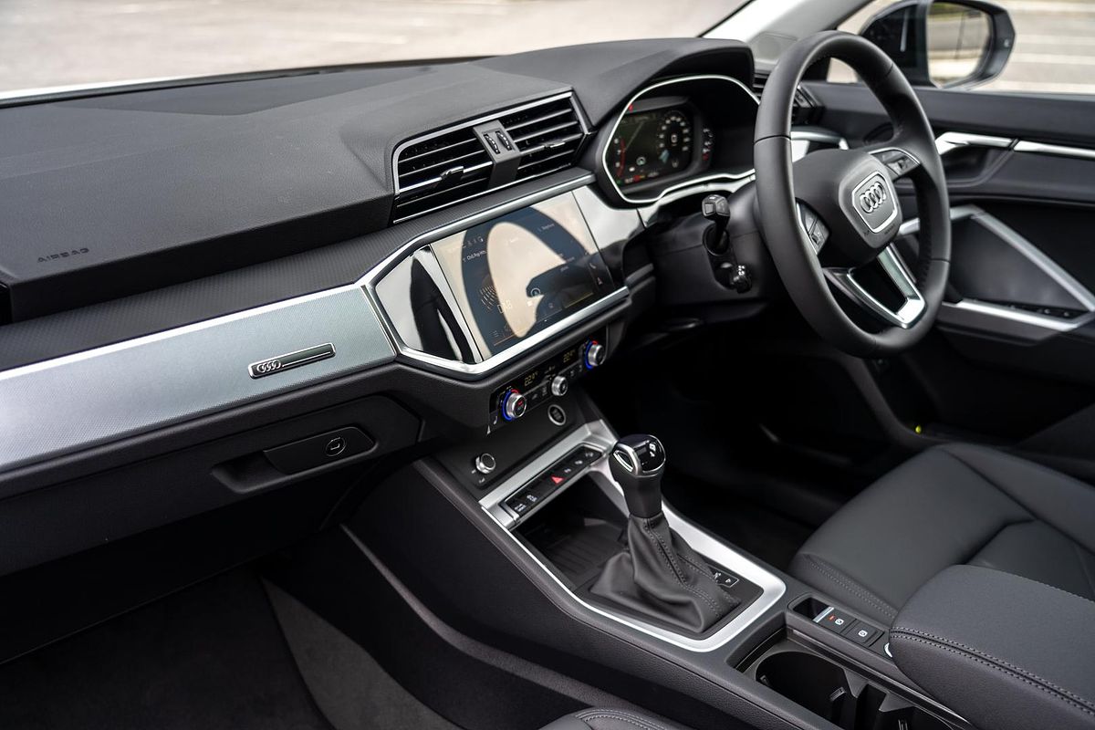 2025 Audi Q3 35 TFSI S line F3