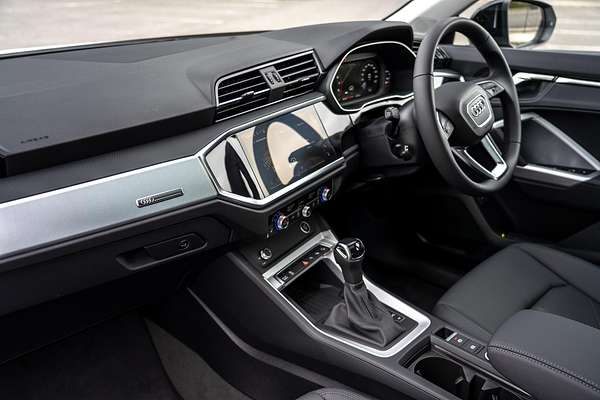 2025 Audi Q3 35 TFSI S line F3