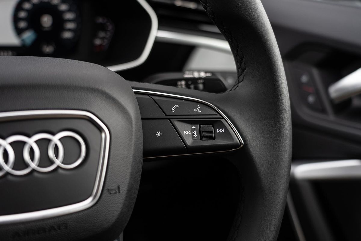 2025 Audi Q3 35 TFSI S line F3